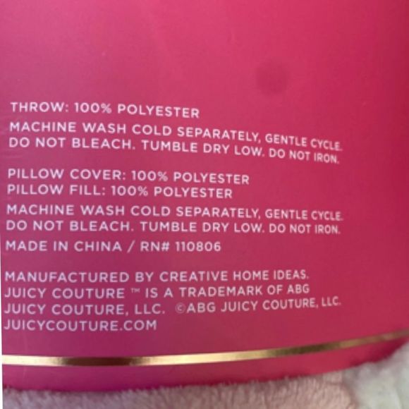 **SOLD** Juicy Couture Pet Plush Throw & Bone Shaped Sherpa Pillow Set for Dogs - Picture 11 of 16